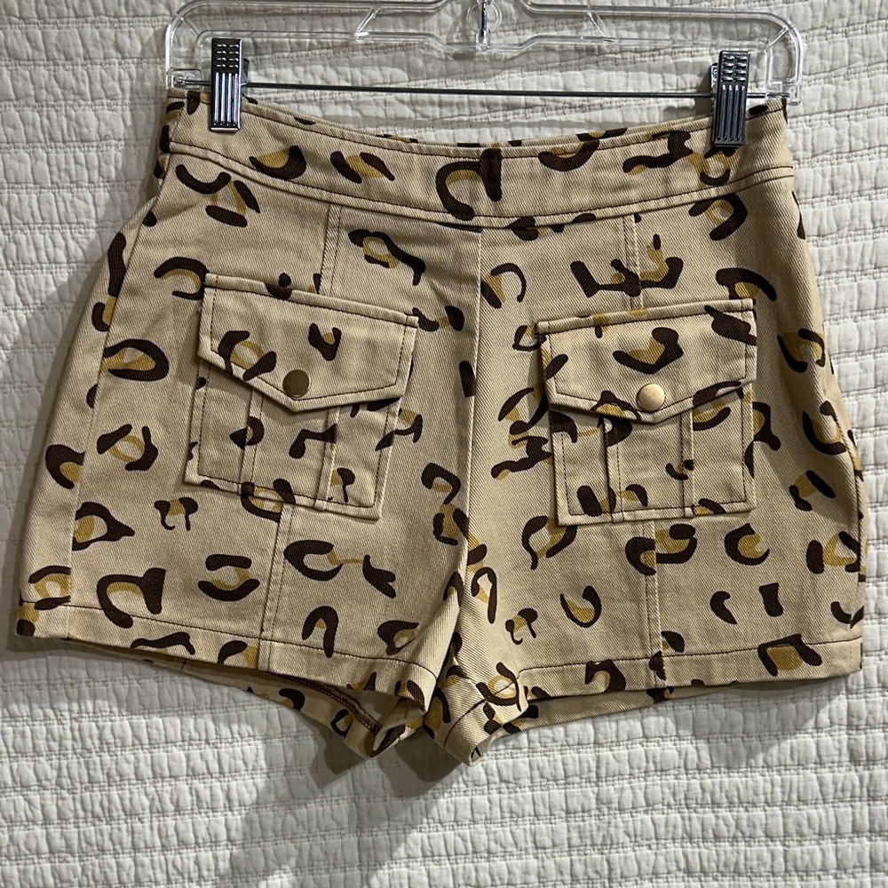 Avec Les Filles Tan Leopard Print Side Zip Shorts 100% Cotton Size 2 MSRP $109